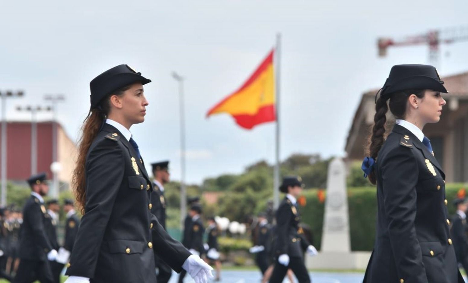 jura de bandera de dos policias nacionales